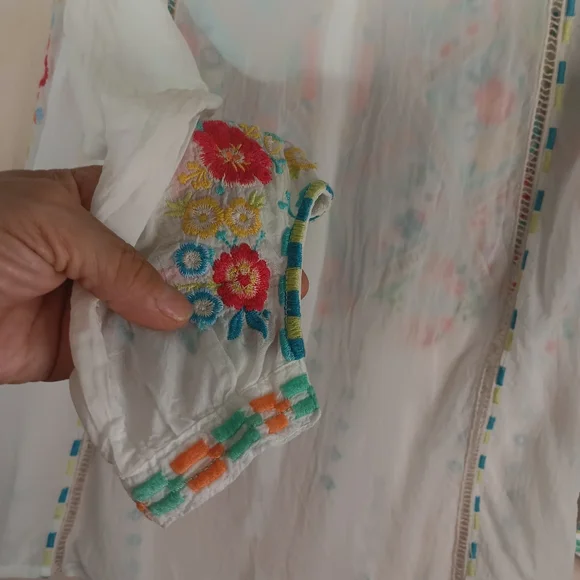 Johnny Was 🐞 White Asymmetrical Embellished Blouse
